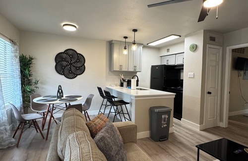 Park Central Apartment | DT Dallas Cityscape Chic l 1BD