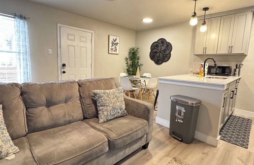 Park Central Apartment | DT Dallas COZY Urban Escape 1BD 1BA Apt