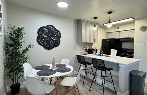 Park Central Apartment | DT Dallas COZY Urban Escape 1BD 1BA Apt