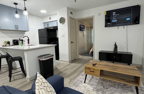 Park Central Apartment | DT Dallas Luxe Stay 1BD Apt