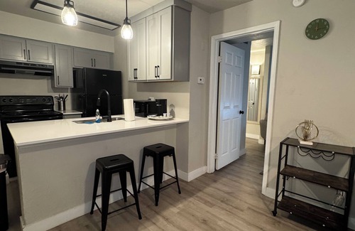 Park Central Apartment | DT Dallas Retro OASIS 1BED/1BATH