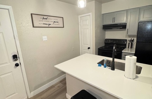 Park Central Apartment | DT Dallas Retro OASIS 1BED/1BATH