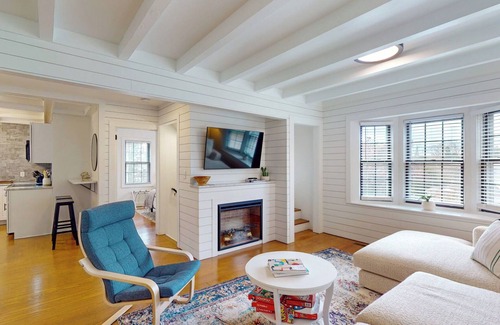 Mystic - New London House | DT Mystic Renovated 3BR Mystic Cape house