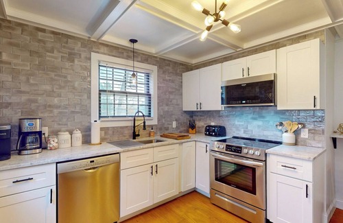 Mystic - New London House | DT Mystic Renovated 3BR Mystic Cape house
