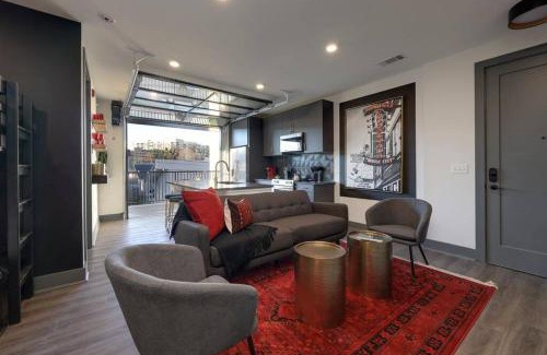 Rolling Mill Hill House | DT Nashville Walk to Broadway 2 Bedrooms Sleeps 8