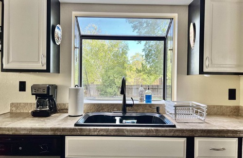 Northeast Reno House | DT Reno - 4BR Home w Patio BBQ Grill Games Room
