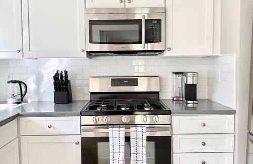 Northwest Reno House | DT Reno - Modern Home, Private Patio, Workspace