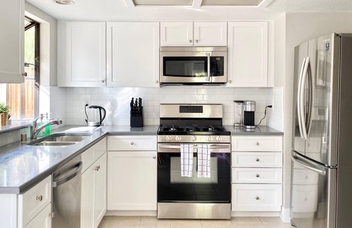 Northwest Reno House | DT Reno - Modern Home, Private Patio, Workspace