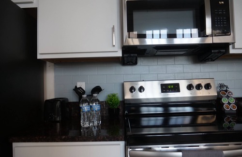 Mile Square Apartment | DT Retreat-King Bed+ Free Parking+Access to Skywalk