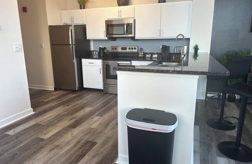 Mile Square Apartment | DT Retreat-King Bed+ Free Parking+Access to Skywalk
