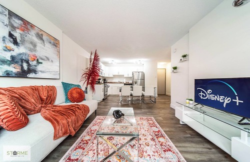 Downtown Edmonton Apartment | DT River Valley Condo | King Bed | Wifi |