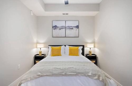 St. Anthony West Apartment | DT UMN 1 BD Gym Free Street Parking Rooftop