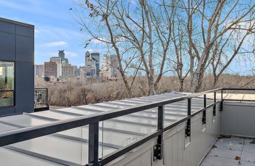 St. Anthony West Apartment | DT UMN 1 BD Gym Free Street Parking Rooftop
