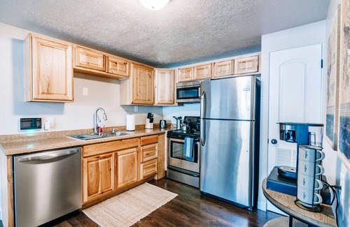 Salt Lake City House | DT UofU 2Bd/1Ba Full Duplex House/King Bds