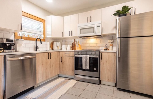 South Eola House | DT505 - Downtown Orlando Monthly Rental | Modern 1BR Bungalow