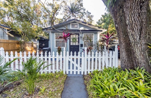 South Eola House | DT505 - Downtown Orlando Monthly Rental | Modern 1BR Bungalow