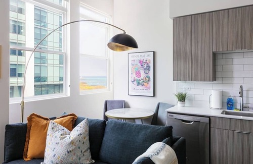 South Loop Apartment | DTown Mich Ave #10 | gym+rooftop w park view