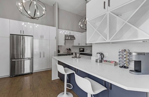 The Loop Condo | Dtown Penthouse 11+Parking, Gym, Pvt Patio, Pool