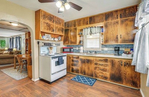 Belleville House | Dtwn Belleville Home w/Yard < 1 Mi to High Banks