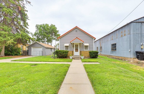 Belleville Cottage | Dtwn Belleville Home w/Yard < 1 Mi to High Banks