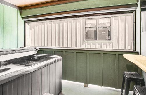 Blowing Rock Apartment | Dtwn Blowing Rock Condo with Private Hot Tub!