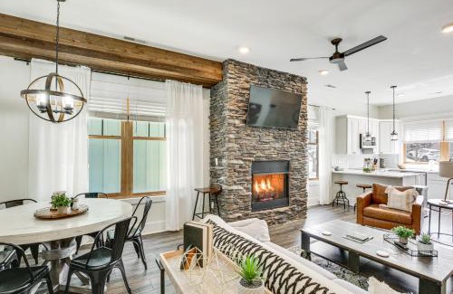 Blowing Rock Apartment | Dtwn Blowing Rock Condo with Private Hot Tub!