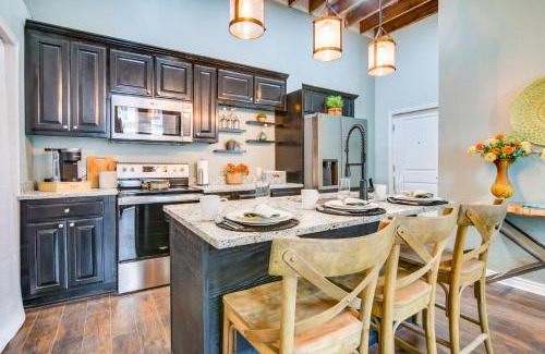 Monett Apartment | Dtwn Loft in the Heart of Monett Pets Welcome!