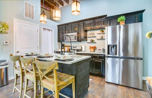 Monett Apartment | Dtwn Loft in the Heart of Monett Pets Welcome!
