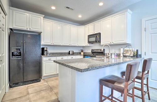 Mesquite Condo | Dtwn Mesquite Condo w/Resort Pool: Golf & Gamble!