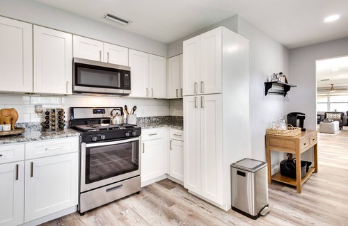Winter Garden Cottage | Dtwn Winter Garden Home: 12 Mi to Disney!