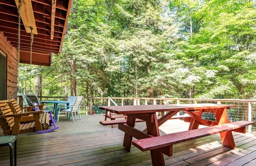 Laporte Cottage | Dual deck overlooking the lake at "Serenity" cottage in Lake Mokoma