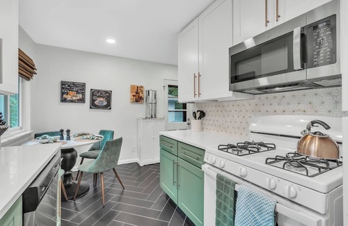 Ann Arbor House | Dual Saunas. Beautifully Renovated in 2024