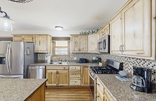 Rapid City House | Dual unit home with fenced yard, grill, firepit & jetted tub - close to town