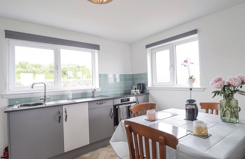 Auckengill Cottage | DUART AT THE SEA, pet friendly, with a garden in John O Groats
