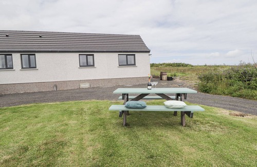 Auckengill Cottage | DUART AT THE SEA, pet friendly, with a garden in John O Groats