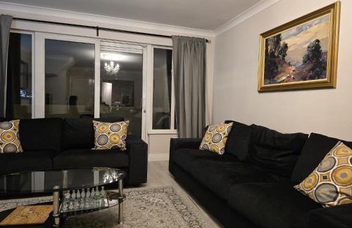 Ongar House | Dublin - 3 Bedroom Cosy Home - Sleeps Max 7
