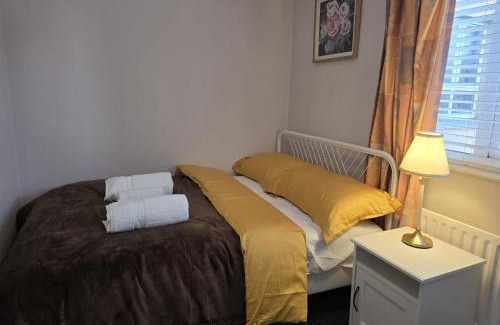 Ongar House | Dublin - 3 Bedroom Cosy Home - Sleeps Max 7