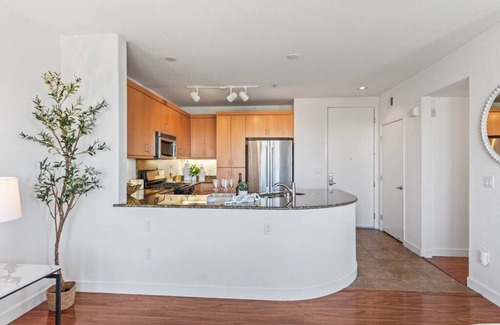Dublin Condo | DUBLIN CONDO - LOTS OF NATURAL LIGHT, WALKING DISTANCE FROM BART, PET FRIENDLY