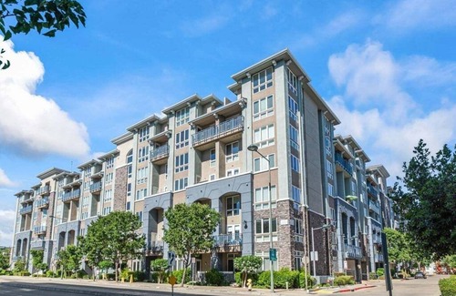 Dublin Condo | DUBLIN CONDO - LOTS OF NATURAL LIGHT, WALKING DISTANCE FROM BART, PET FRIENDLY