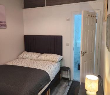 Tyrrelstown Apartment | Dublin Deluxe Twin or king bed Studio Near Airport & City