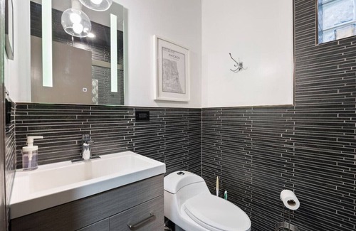Bronzeville Bed & Breakfast | Dubois Guest House Room 101