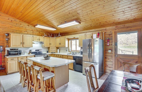 Dubois Cabin | Dubois Riverfront Lodge w/On-Site Fishing & Views