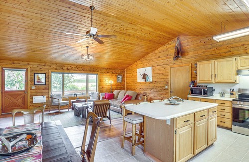 Dubois Cabin | Dubois Riverfront Lodge w/On-Site Fishing & Views