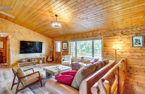 Dubois House | Dubois Riverfront Lodge with On-Site Fishing and Views