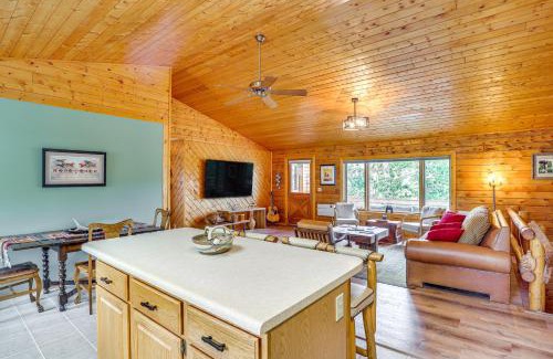 Dubois House | Dubois Riverfront Lodge with On-Site Fishing and Views