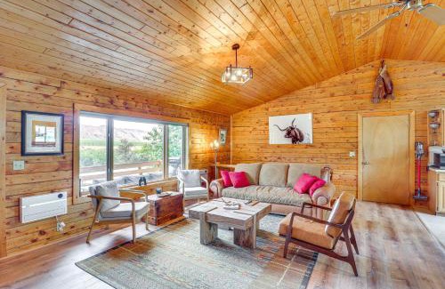 Dubois House | Dubois Riverfront Lodge with On-Site Fishing and Views