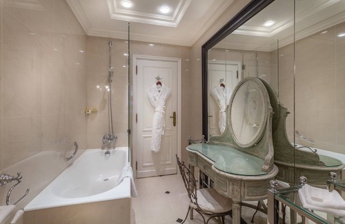 Saint-Thomas-d'Aquin Hotel | Duc de Saint-Simon