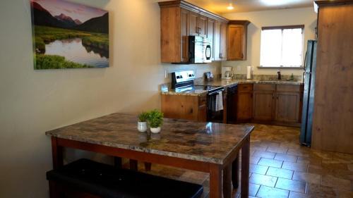 Duchesne Hotel | Duchesne Suites