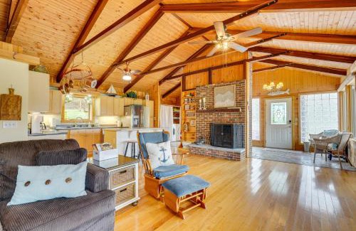Piney Flats House | Duck and Bugs Cabin on Boone Lake with Boat Dock!
