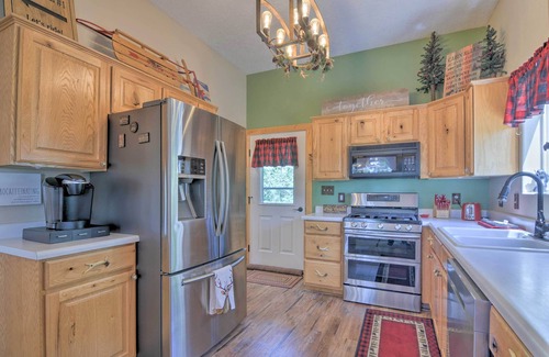 Meadow View Heights Cabin | Duck Creek Village Cabin Near National Forest!